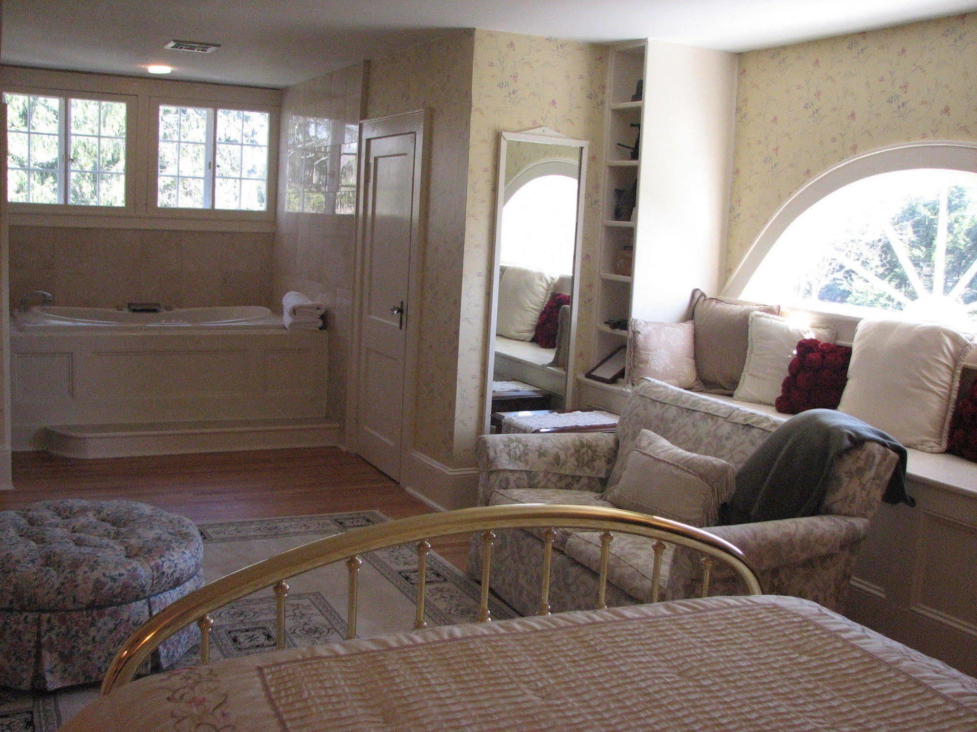 Bykenhulle House Bed And Breakfast Hopewell Junction Extérieur photo